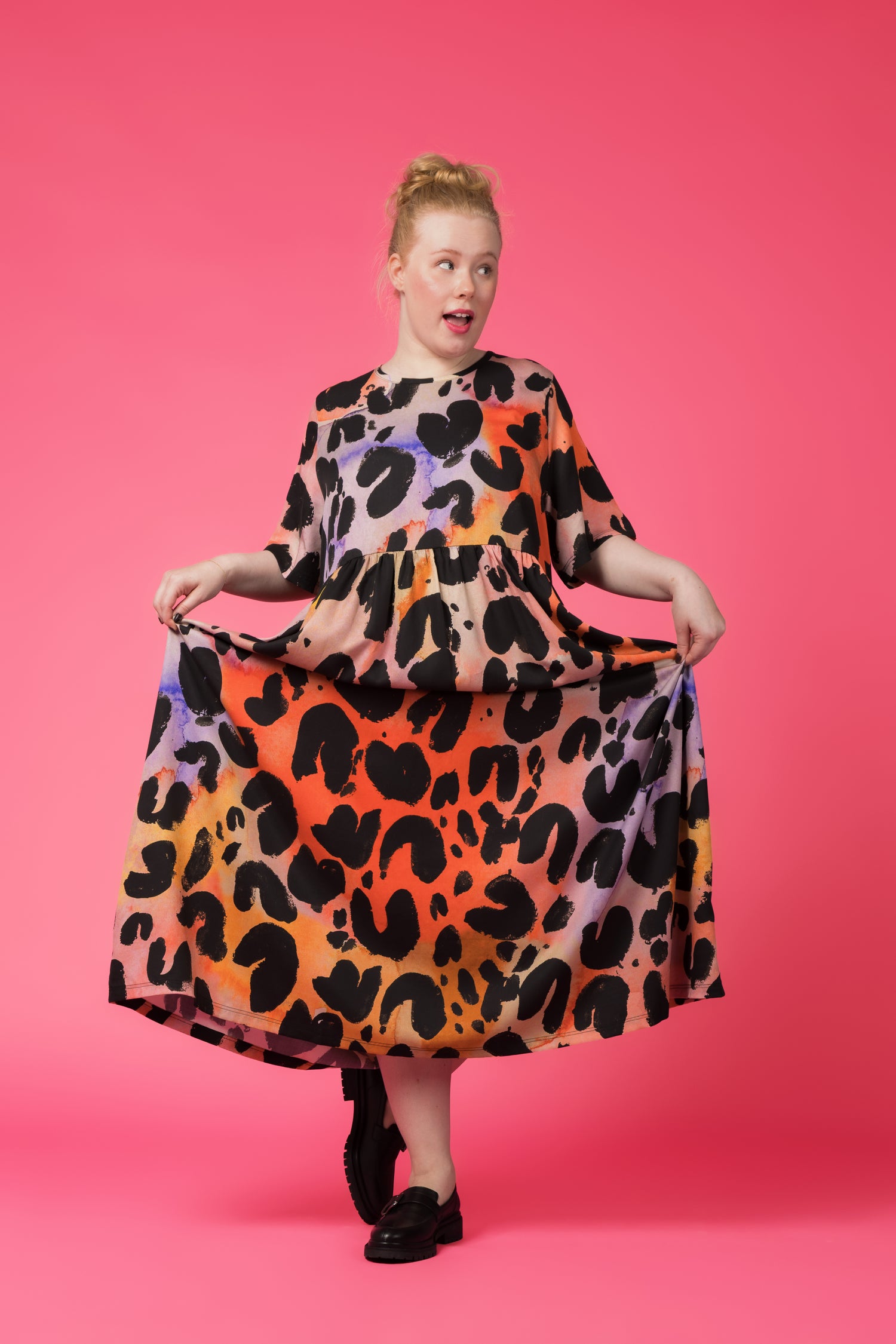 ENNAKKOMYYNTI: GLOW-mekko, untamed